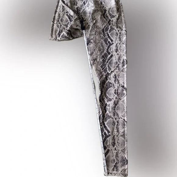 Alo Yoga  High Waist Vapor Snakeskin Legging  L  Bone NWOT - Picture 5 of 8